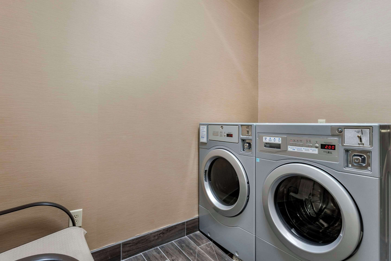 Bathroom 4, Comfort Inn Crawfordsville, Montgomery