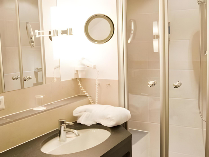 Bathroom 13