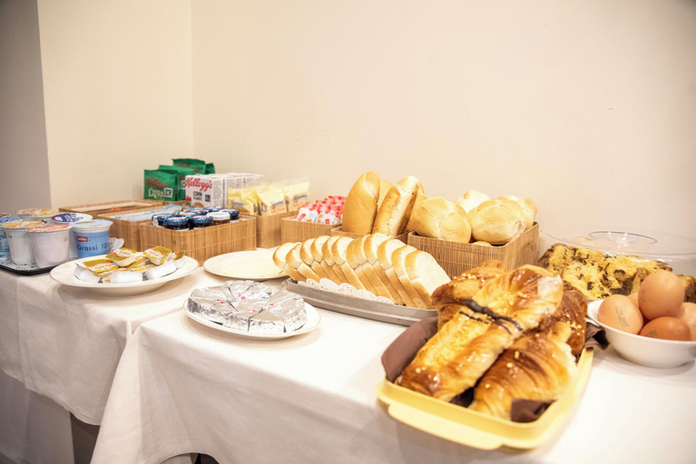 Food & Drinks 4, Adelaide Suite Dreams, Roma