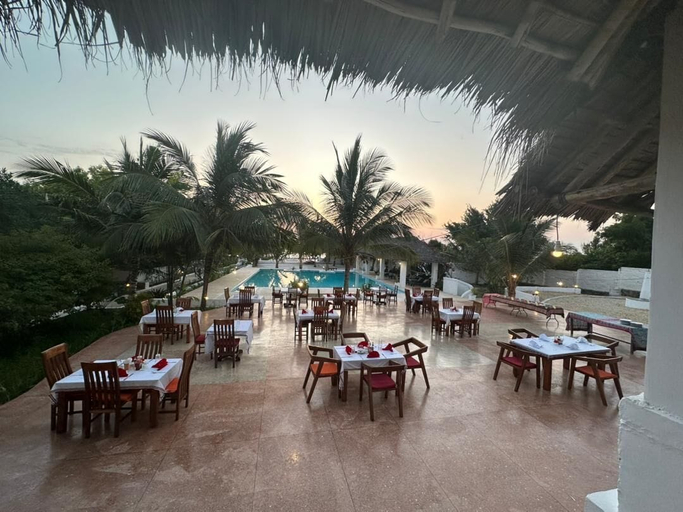 Food & Drinks 5, Pemba Paradise, Micheweni
