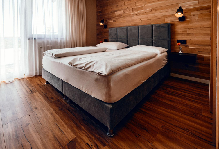 Bedroom 2, Hotel Berghof Baumgartner, Ried im Innkreis