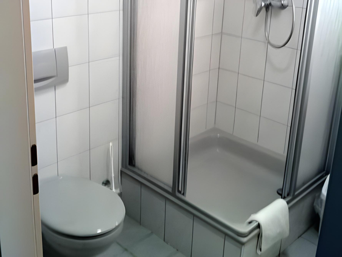 Bathroom 7