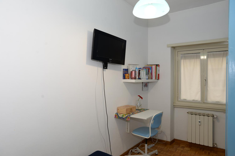 Others 5, Single room in cozy and comfortable apartment, Rome