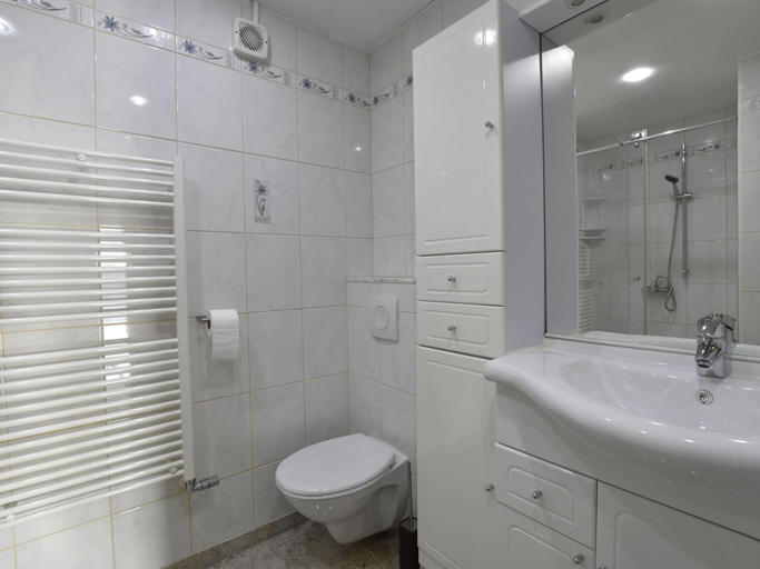 Bathroom 4, Apartment in De Haan Near the Beach, West-Vlaanderen
