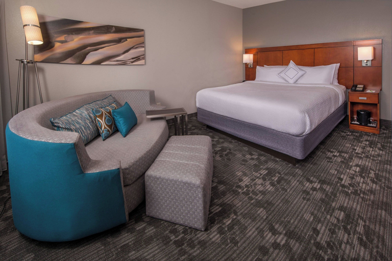 Bedroom 2, Courtyard by Marriott Dulles Town Center, Loudoun