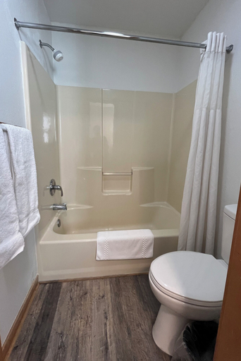 Bathroom 4, Cape Hatteras Motel, Dare