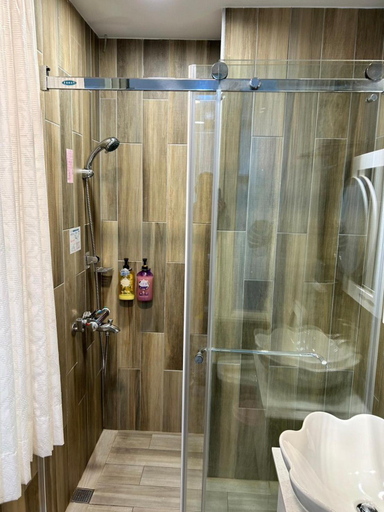 Bathroom 3, Crescent Bay SUP, Nantou