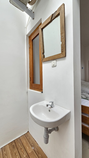 bathroom 4