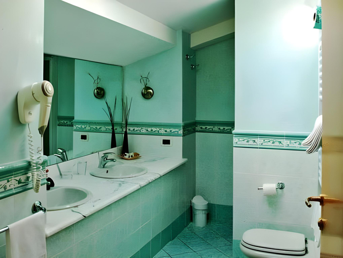 Bathroom 14