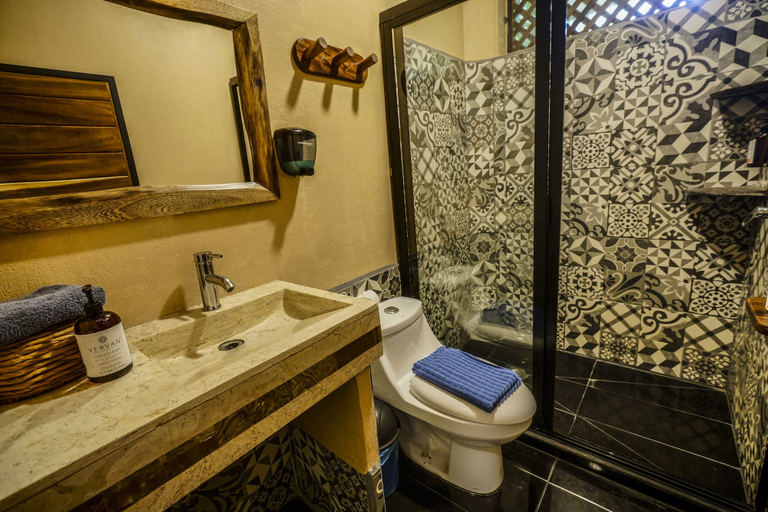 Bathroom 4, Hotel Gallo de Mar, Dist. Pochutla