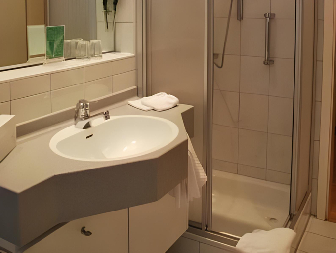 Bathroom 13
