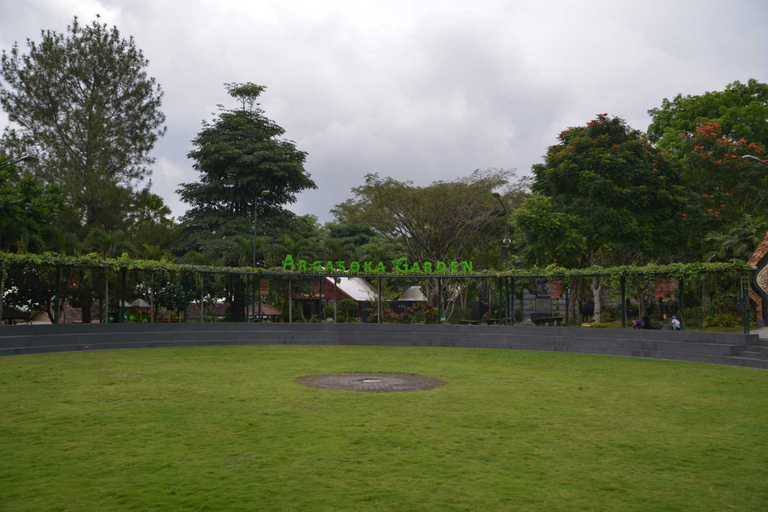 Exterior & Views 11