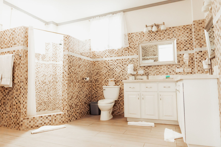 Bathroom 3, Beachcombers Hotel