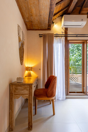 Others 4, The Pink Joglo, a cheerful 3BDR Villa W/Pool and Rice-field view., Badung