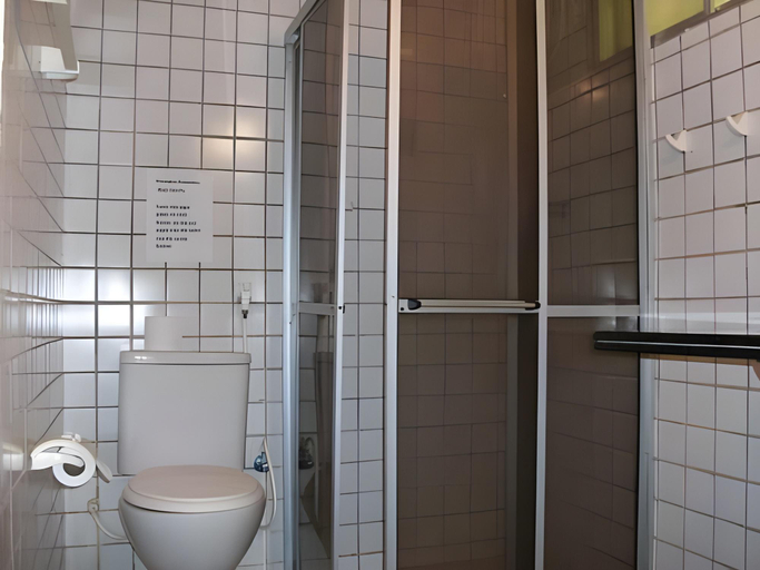 Bathroom 17