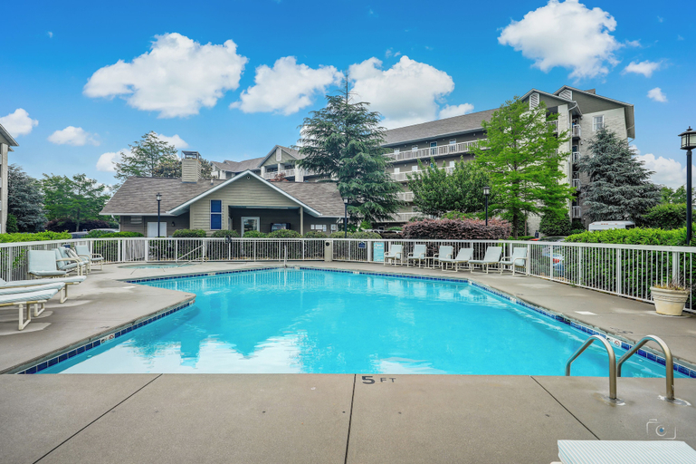 Whispering Pines Condos by VTrips, Sevier
