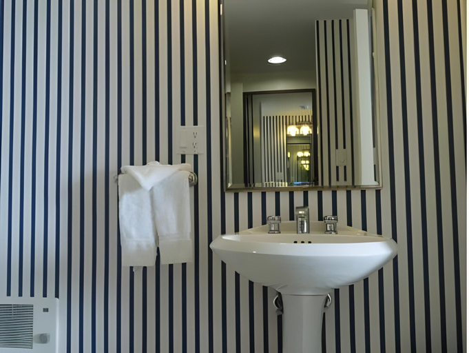 Bathroom 11