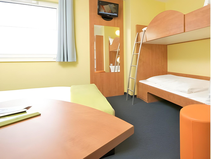 Bedroom 12
