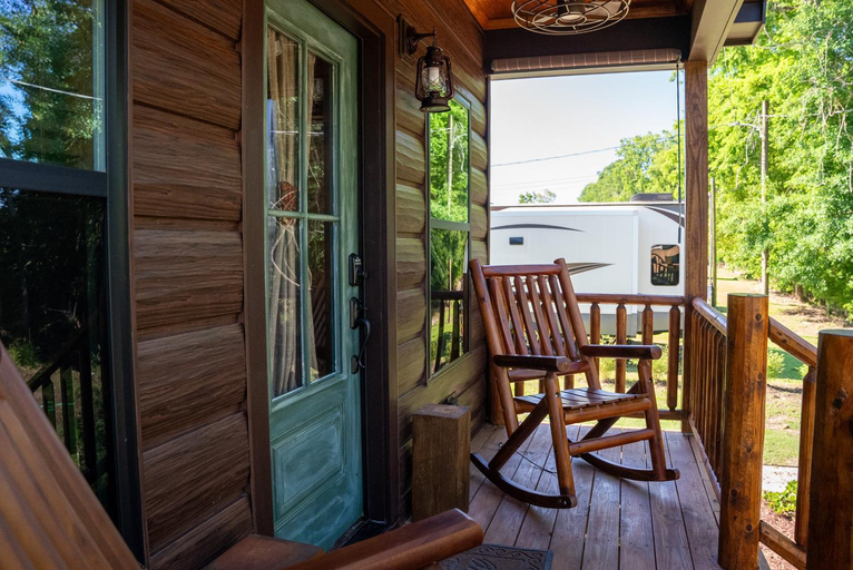 Others 4, Riley's Retreat Cabin, Lafayette