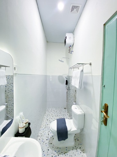 Bathroom 15