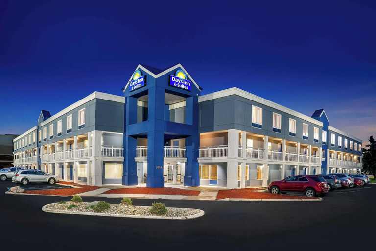 Exterior & Views 2, Days Inn & Suites by Wyndham Warren, Macomb