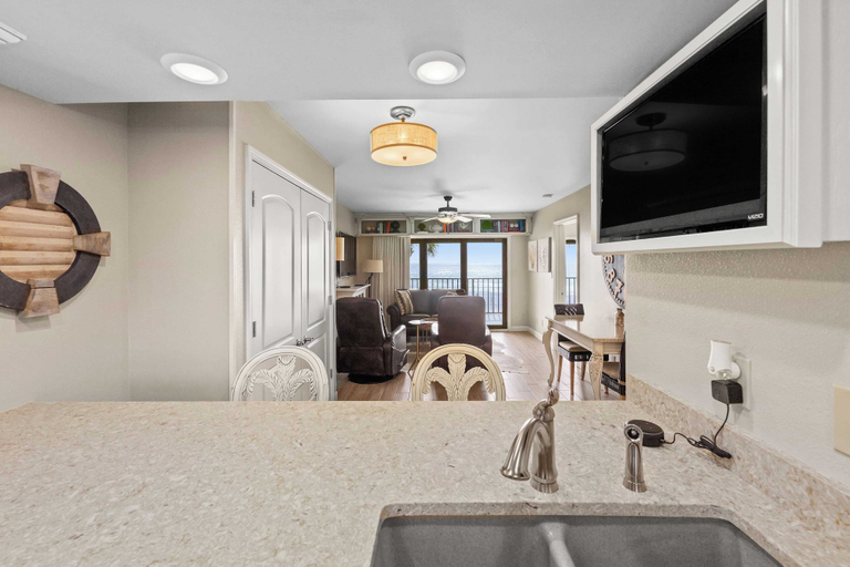 Others 4, Beachside Bliss by Avantstay Beachfront w/ Pool, Bay