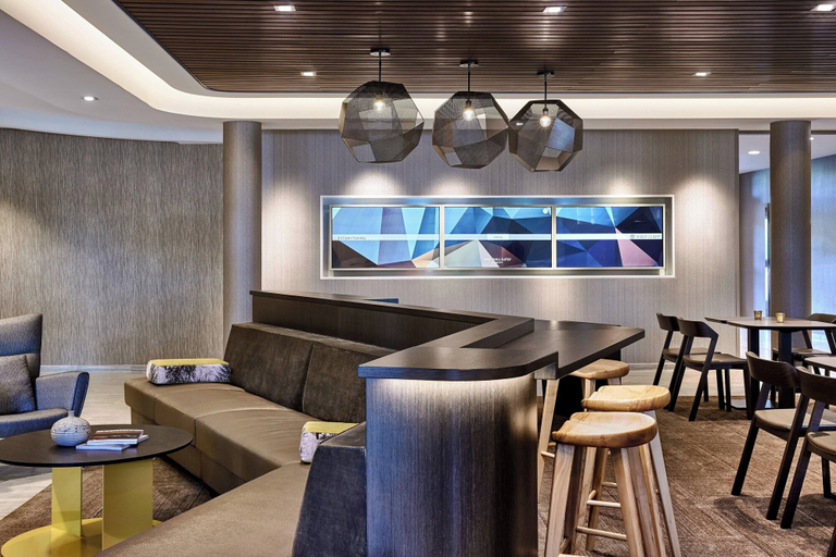 Food & Drinks 5, SpringHill Suites by Marriott Cleveland Independence, Cuyahoga