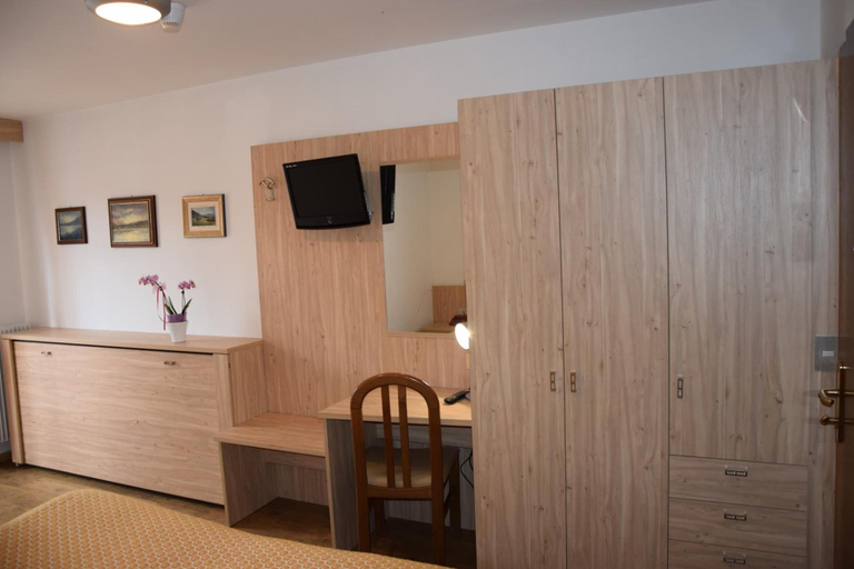 Bedroom 3, Hotel Olimpic, Trento
