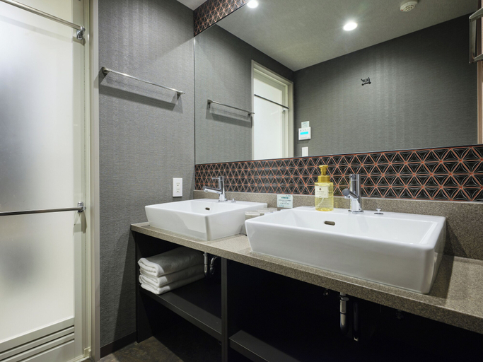 Bathroom 10