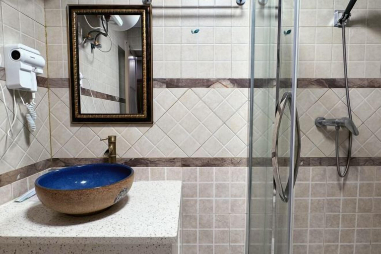 Bathroom, Fuliang Gaoling Hotel, Jingdezhen