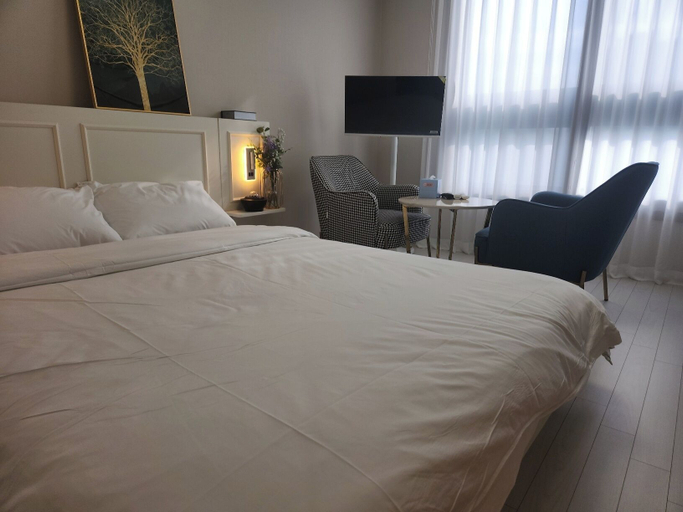 Bedroom 12