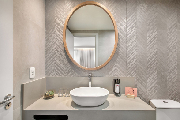 Bathroom 10