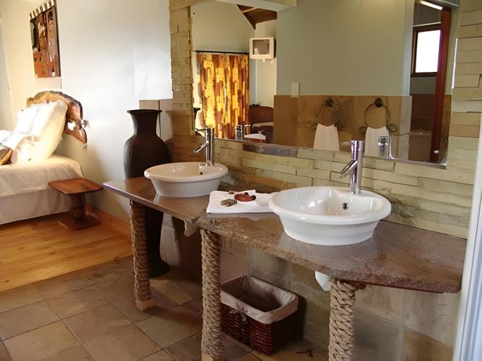 Bathroom 14