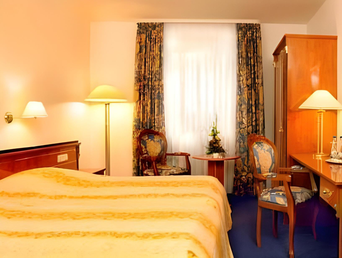 Bedroom 13