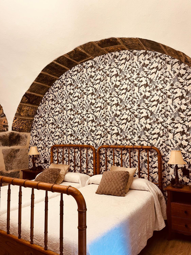 Others 5, Hotel Larranaga, Guipúzcoa