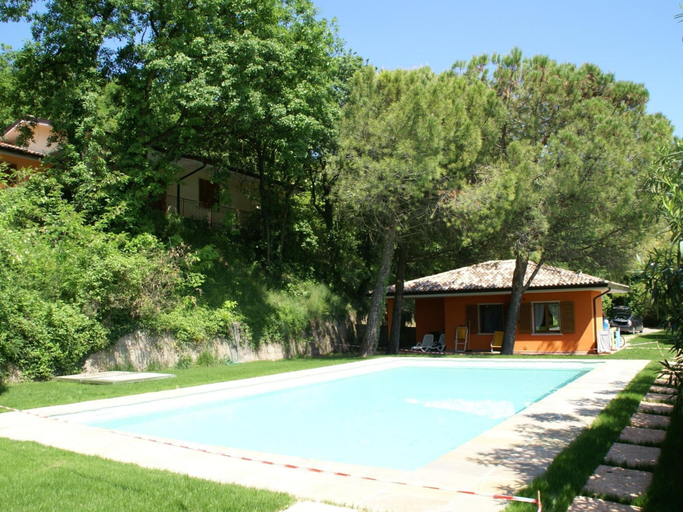 Pool 3, Luxurious Bungalow in Garda With Swimming Pool, Verona