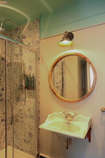 Bathroom 2, The Dundrum Inn B&B, Newry, Mourne and Down