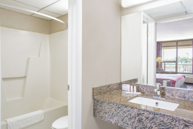 Bathroom 4, Ramada Hotel & Conference Center by Wyndham Edgewood, Harford