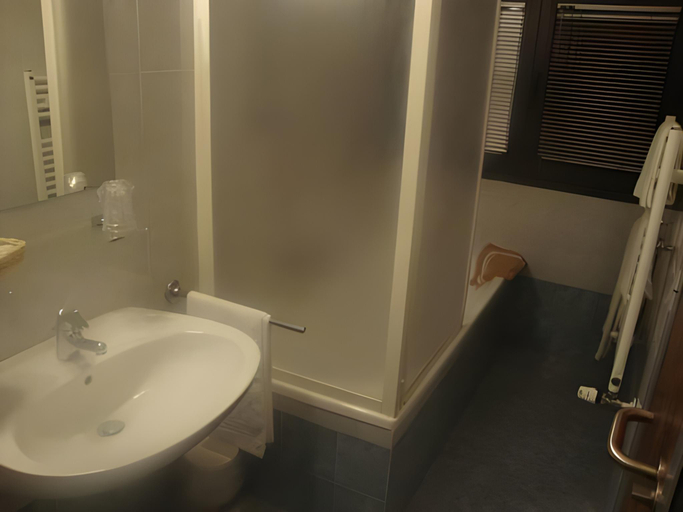 Bathroom 5