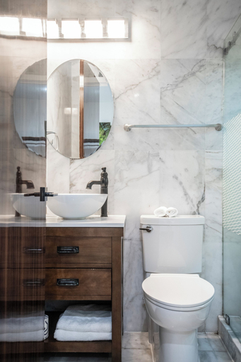 Bathroom 3, Renzzi On The Beach, Miami-Dade