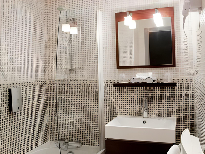 Bathroom 15