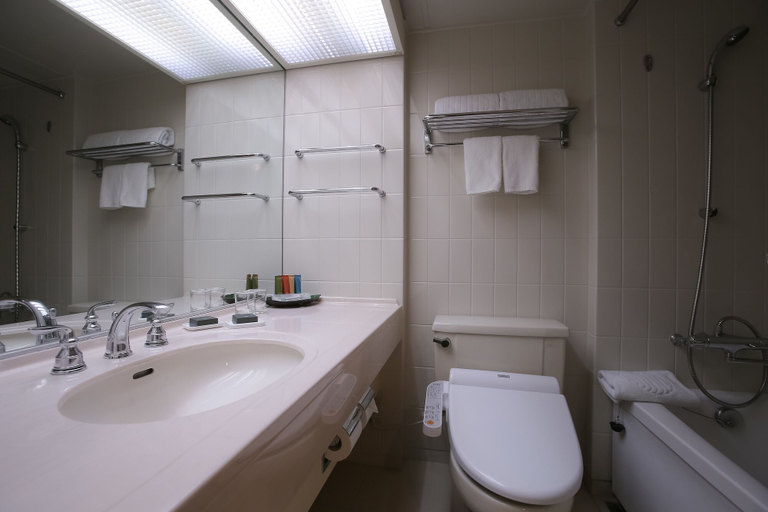 Bathroom 5, Guam Reef Hotel, Tumon