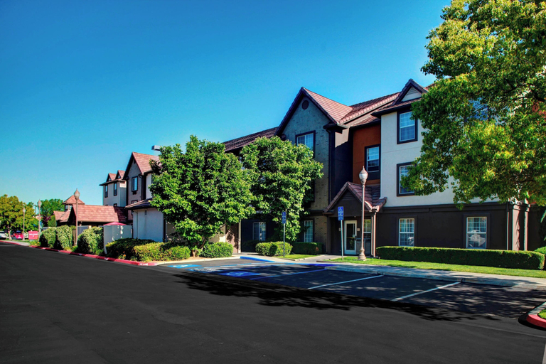 Exterior & Views 2, TownePlace Suites by Marriott Fresno, Fresno