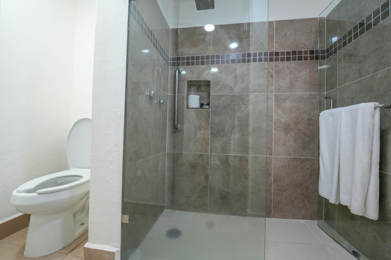 Bathroom 4, Cozumel Hotel & Resort - All Inclusive, Cozumel