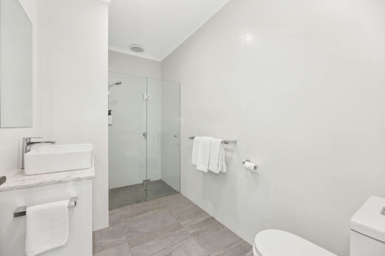 Bathroom 4, Comfort Inn Regal Park, North Adelaide, Adelaide