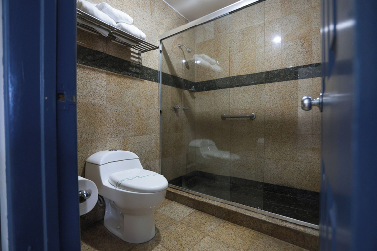 Bathroom 3, Aqua Rio Hotel, Tijuana
