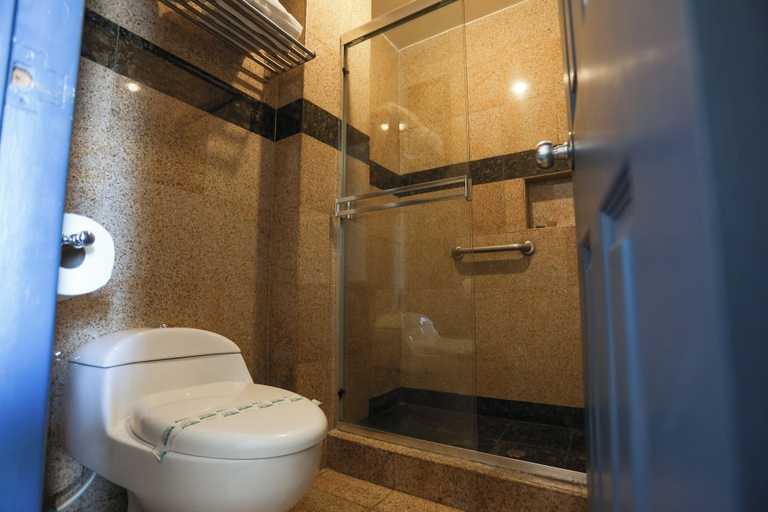 Bathroom 5, Aqua Rio Hotel, Tijuana