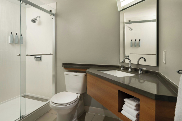 Bathroom 4, Courtyard by Marriott Long Beach Downtown, Los Angeles