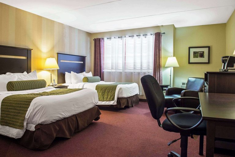 Bedroom 3, Quality Inn and Conference Centre, Renfrew