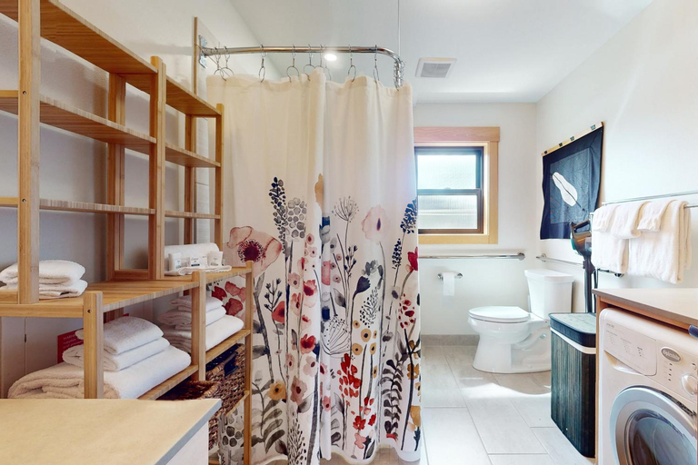 Bedroom 2, South Cedar Escape, Pierce